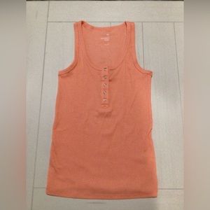 Women’s tank top.